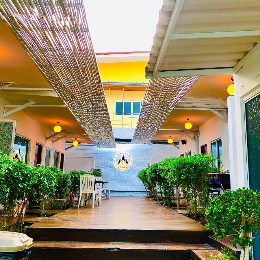 Koh Larn White House Hotel Eksteriør billede