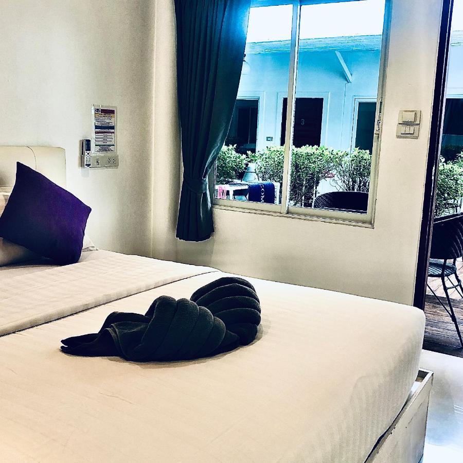 Koh Larn White House Hotel Eksteriør billede