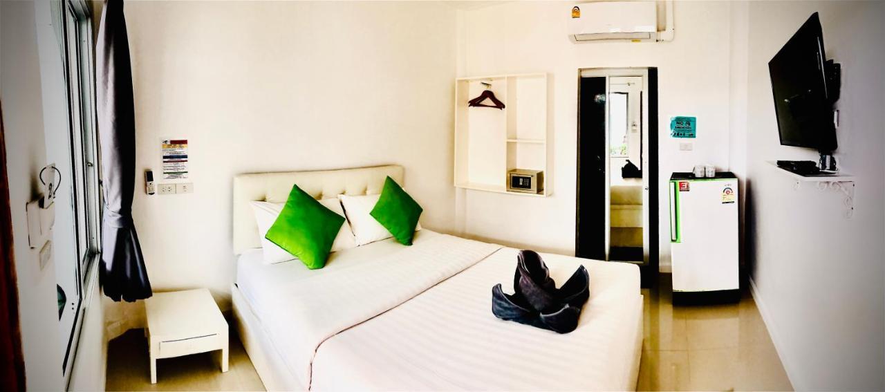 Koh Larn White House Hotel Eksteriør billede