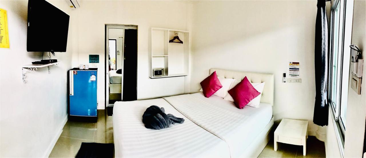 Koh Larn White House Hotel Eksteriør billede