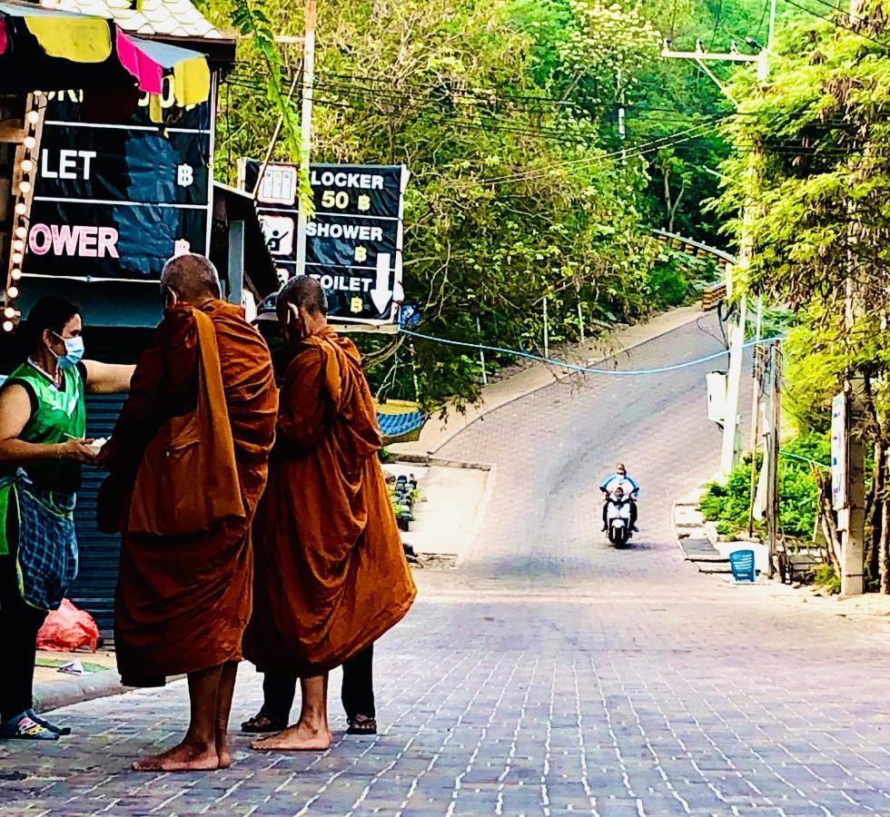 Koh Larn White House Hotel Eksteriør billede