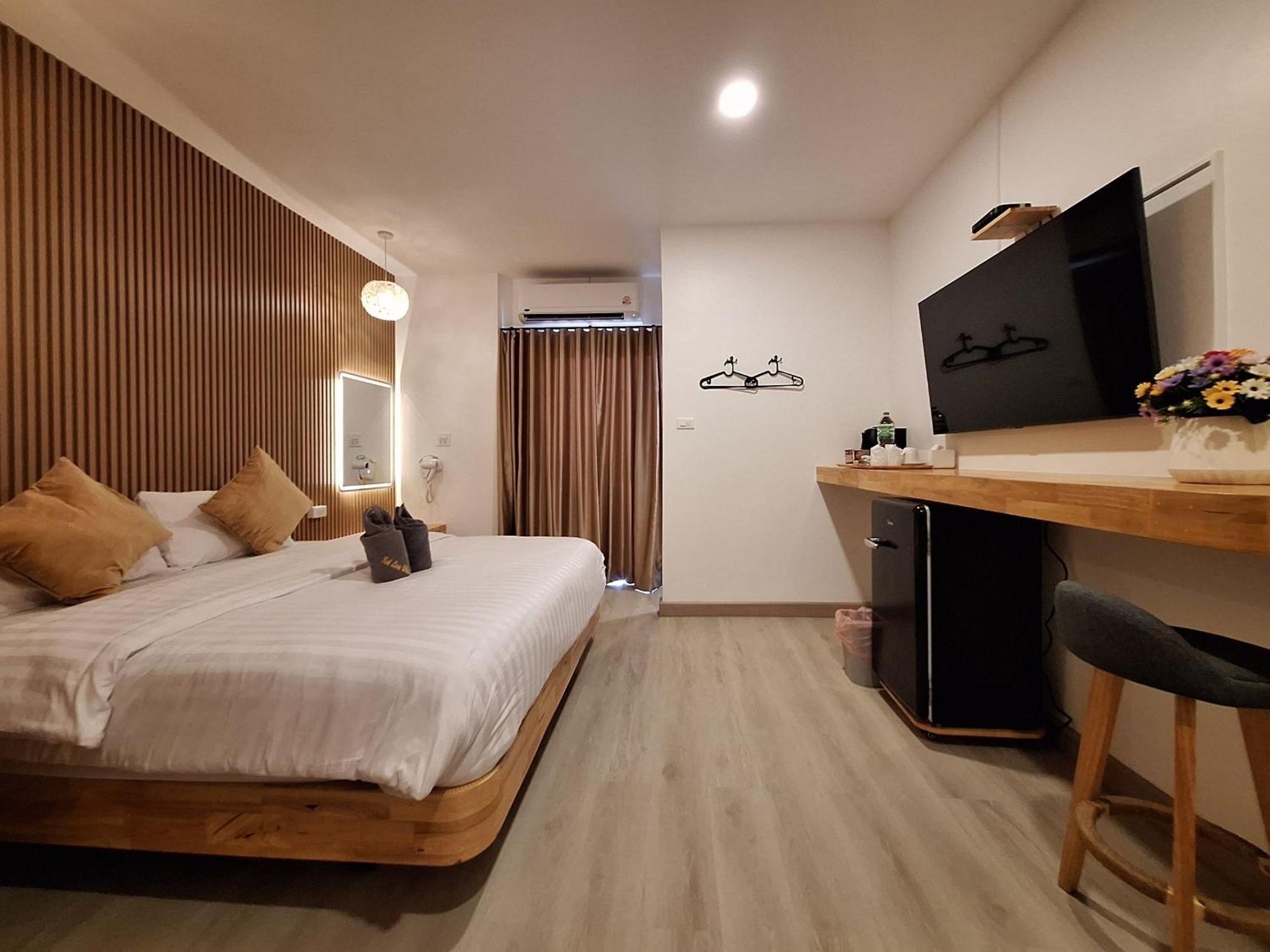 Koh Larn White House Hotel Eksteriør billede