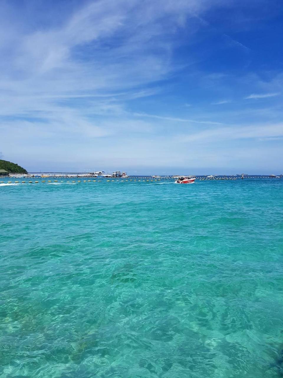 Koh Larn White House Hotel Eksteriør billede